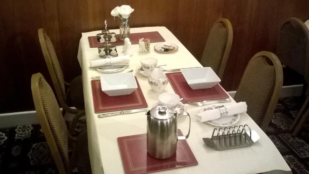 The Albert Hotel Near Winter Gardens ブラックプール 部屋 写真